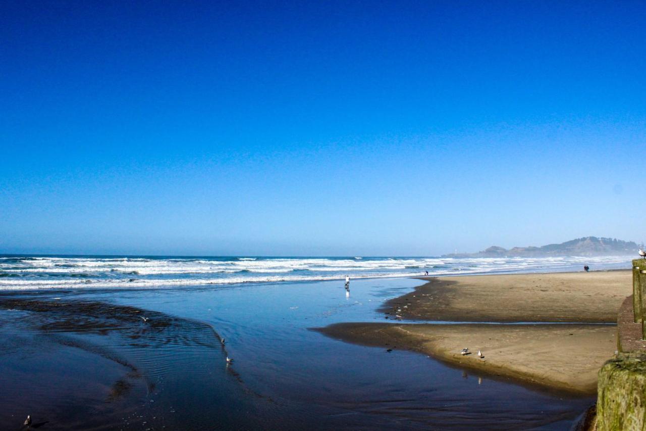 Beach Retreat -- Lower Retreat ニューポート エクステリア 写真