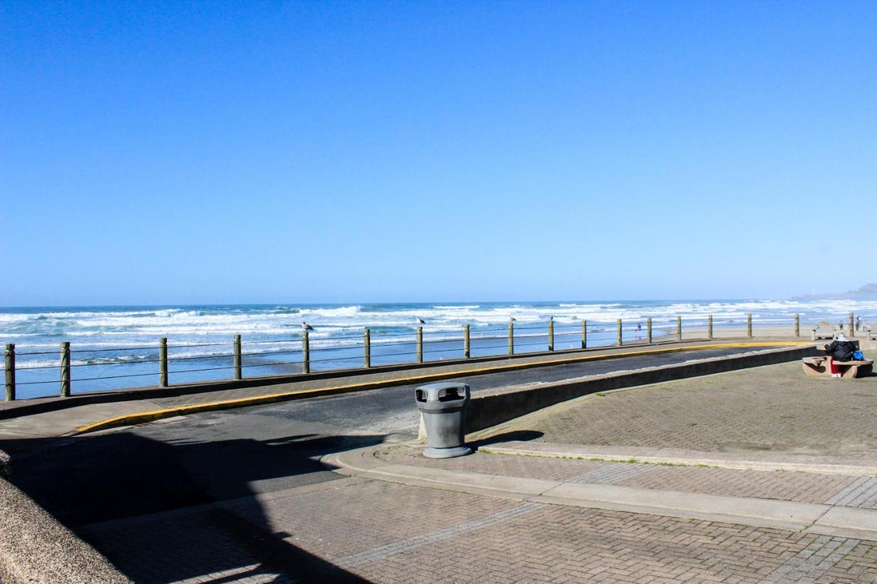 Beach Retreat -- Lower Retreat ニューポート エクステリア 写真