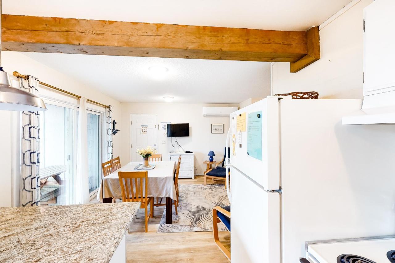 Beach Retreat -- Lower Retreat ニューポート エクステリア 写真
